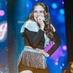 Ayu Ting Ting kedapatan manggung dengan memekai kostum ala-ala Jennie Blackpin, netizen lantas menyoroti penampilannya tersebut.