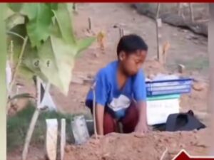 Cekricek.id, Berita Viral - Momen Haru Bocah SD Nangis di Kuburan Ayah