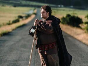 Cekricek.id, Berita Viral - Pria Ini Habiskan Seluruh Tabungan Demi Hidup Seperti Hobbit di Dunia Nyata