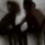 Seorang pemuda menggrebek ibu kandung dan kakeknya sendiri sedang melakukan perbuatan tak senonoh di toilet SPBU viral di media sosial.