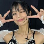 Jennie Blackpink mendapat gelar baru setelah konser di Indonesia, yaitu digelari Dewi Angin karena sering cari angin saat konser di GBK.