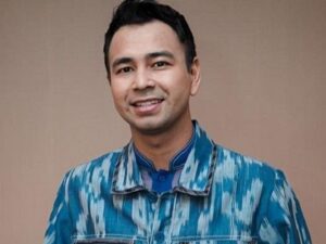 Raffi Ahmad hebohkan jagat maya dengan beredarnya video Raffi yang diduga sedang melakukan video call dengan seorang wanita berhijab.