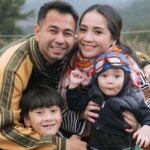 Nama Raffi Ahmad kembali jadi trending topik di media sosial setelah dikabarkan melakukan video call dengan seorang wanita berhijab di Jepang.