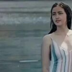 Ranty Maria mendapat komentar pedas dari netizen usai mengunggah foto seksinya yang hanya memakai bikini saat mandi dipantai.