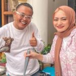 Aksi Nathalie Holscher yang melakukan video call dengan mantan suaminya, Sule hebohkan jagat maya dan dinilai membuka peluang untuk rujuk.