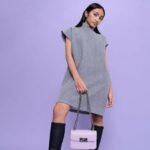 Cekricek.id – Zoe Gabriel, perempuan asal Singapura ini pernah dibully karena ucapannya terhadap salah satu brand fashion yang tak sesuai dengan anggapan netizen. Saat itu dia memang dicemooh, namun kini dirinya hadir kembali jadi model dari brand tersebut.