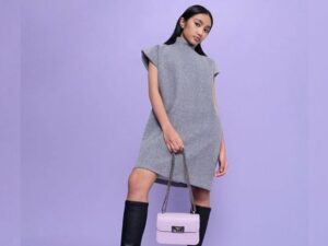 Cekricek.id – Zoe Gabriel, perempuan asal Singapura ini pernah dibully karena ucapannya terhadap salah satu brand fashion yang tak sesuai dengan anggapan netizen. Saat itu dia memang dicemooh, namun kini dirinya hadir kembali jadi model dari brand tersebut.