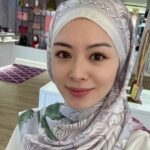 Cekricek.id, Berita Seleb dan Berita Artis – Ayana Moon, selebgram asal Korea Selatan yang sudah menjadi mualaf saat duduk di bangku SMA ini sukses mengejutkan pernggemar dengan fakta baru yang disampaikannya. Selama menyandang status jomblo, ternyata ada banyak orang yang mengantre untuk melamar dirinya sebagai calon istri.