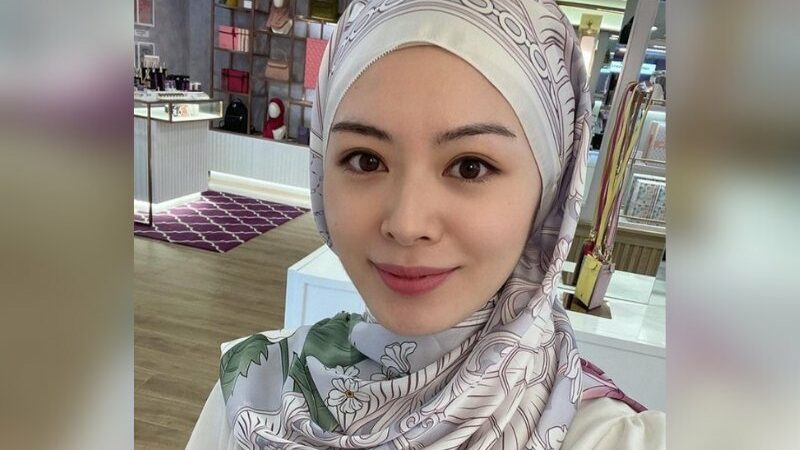 Cekricek.id, Berita Seleb dan Berita Artis – Ayana Moon, selebgram asal Korea Selatan yang sudah menjadi mualaf saat duduk di bangku SMA ini sukses mengejutkan pernggemar dengan fakta baru yang disampaikannya. Selama menyandang status jomblo, ternyata ada banyak orang yang mengantre untuk melamar dirinya sebagai calon istri.