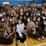 Cekricek.id, Berita Seleb dan Berita Artis – Prilly Latuconsina menyedot perhatian netizen saat mengetahui harga outfit yang dikenakannya saat menghadiri seminar yang diadakan oleh sebuah sekolah menengah. Meski tampak sederhana, namun ternyata baju, tas hingga sepatunya adalah barang-barang yang bermerk.
