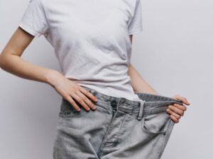 Cekricek.id, diet – Tak sedikit orang yang mengaku berat badannya bertambah drastik selama menjalani puasa di bulan suci Ramadhan. Meski sudah menahan nafsu makan dan minuman selama 13 jam lebih, namun tak sedikit yang memanfaatkan momen berbuka sebagai ajang balas dendam untuk menyantap berbagai macam masakan yang bisa berpengaruh pada bentuk tubuh.