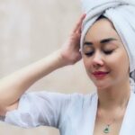 Cekricek.id, Berita Seleb dan Berita Artis – Aura Kasih merasa pusing dengan lika-liku perjalanan cintanya. Tampaknya patah hati yang pernah dirasakan sebelumnya masih membayangi artis cantik itu, bahkan sampai saat ini dia masih betah menyandang statusnya sebagai seorang janda.