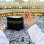 Cekricek.id – Rombongan Jemaah umrah tunanetra sukses membuat orang-orang terharu dengan keinginan kuat mereka untuk melaksanakan ibadah di tanah suci. Meski berkekurangan, mereka tampak begitu kompak dengan berjalan beriringan dan saling berpegangan pada pundak satu sama lain.