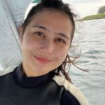 Cekricek.id, Berita Seleb dan Berita Artis – Prilly Latuconsina membuat para penggemarnya terpesona dengan wajah tanpa make up yang dia pamerkan pada salah satu unggahan. Bareface yang dimilikinya disebut-sebut mirip kulit bule karena selain putih juga memiliki sejumlah freckles di kedua pipi.