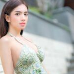 Cekricek.id, Berita Seleb dan Berita Artis – Berbalut mini dress berwara hijau, Angel Karamoy tampak bergitu cantik dan memesona. Penampilannya secara keseluruhan membuatnya semakin terlihat awet mua. Bahkan para hawa yang berumur lebih muda darinya mengaku insecure dengan idola mereka ini.