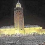 Cekricek.id, Berita Viral – Bulan suci Ramadhan selalu disambut meriah oleh umat muslim di seluruh dunia. Tidak heran, jika ada banyak jemaah salat tarawih yang memadati masjid-masjid maupun lapangan terbuka di berbagai negara. Salah satunya adalah kota Casablanca, Maroko.