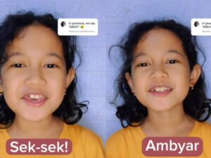 Cekricek.id, Berita Viral – Seorang bocah yang didua masih duduk di sekolah dasar sukses membuat netizen tertawa lebar dengan videonya di media sosial baru-baru ini. Dia mencoba menerjemahkan sejumlah kosa kata bahasa Inggris menjadi bahasa Jawa.