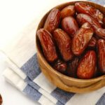Cekricek.id, Kesehatan – Konsumsi tiga butir kurma saat berbuka puasa ternyata memiliki begitu banyak manfaat bagi tubuh. Kata dokter, menu bercita rasa manis ini disebut memiliki kandungan nutrisi yang baik dan sangat direkomendasikan untuk kesehatan.