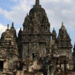 Cekricek.id – Siapa yang menyangka bahwa sejak zaman kerajaan Majapahit dulu, tindak korupsi dan pengemplang pajak sudah hadir di tengah masyarakat dan pemerintahan. Orang-orang pada masa itu juga memiliki cara tersendiri untuk memberikan hukuman pada dua tindak kejahatan tersebut.