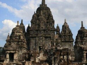 Cekricek.id – Siapa yang menyangka bahwa sejak zaman kerajaan Majapahit dulu, tindak korupsi dan pengemplang pajak sudah hadir di tengah masyarakat dan pemerintahan. Orang-orang pada masa itu juga memiliki cara tersendiri untuk memberikan hukuman pada dua tindak kejahatan tersebut.