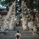 Cekricek.id, Objek Wisata – Bali telah menjadi spot wisata yang sangat digemari oleh turis asing. Tidak heran, jika berkunjung ke sana kita akan bertemu banyak bule yang menghabiskan waktu liburan mereka di pantai dan sekitarnya. Namun, beberapa waktu terakhir, tak jarang penduduk lokal dibuat kesal oleh wisatawan asing tersebut.