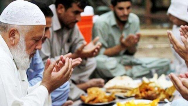Bagi kamu yang masih bingung untuk membuka bisnis apa di bulan Ramadhan? Yuk intip 4 ide bisnis yang cukup menjajikan di bulan Ramadhan.