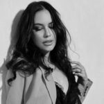 Cekricek.id, Berita Seleb dan Berita Artis - Makin Tua Makin Kece Badai, Pose Gaya Maksimal Sophia Latjuba Tuai Pujian