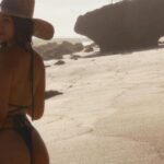 Cekricek.id, Berita Artis dan Berita Seleb - Selebgram populer Anya Geraldine kembali mengunggah sebuah foto saat mengenakan bikini.