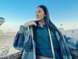 Cekricek.id, Berita Artis dan Berita Seleb - Belum lama ini Anya Geraldine mengunggah foto cantiknya di Cappadocia, dijuluki perebut mimpi