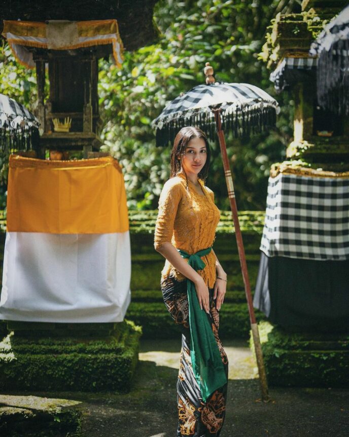 Cekricek.id, Berita Artis dan Berita Seleb - Netizen kini dibuat salfok ulah selebgram populer Anya Geraldine. Awal puasa malah ikutan Nyepi