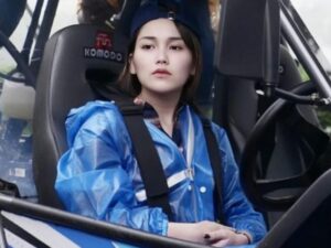 Cekricek.id, Berita Artis dan Berita Seleb - Wajah cantik dari seorang Ayu Ting Ting saat melongo alias bengong saja masih menerima banyak pujian