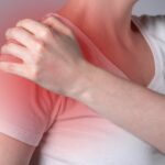 Cekricek.id, Kesehatan - Jika merasakan sakit atau nyeri bahu jangan pernah anggap sepele. Kurang lebih ada tiga penyebab nyeri di bahu