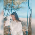 Cekricek.id, Berita Artis dan Berita Seleb - Bermain ayunan jadi cara jitu dari seorang Cassandra Lee untuk melampiaskan kerinduan