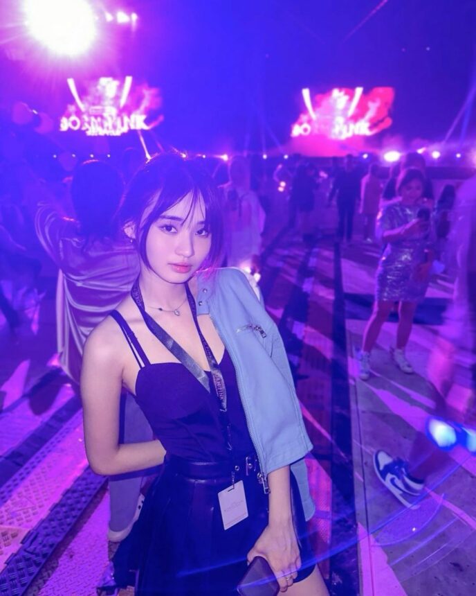 Cekricek.id, Berita Artis dan Berita Seleb - Belum lama ini ada sebuah pengakuan lucu dari seorang Chateez. Ngaku sebagai ratu tepos kingdom