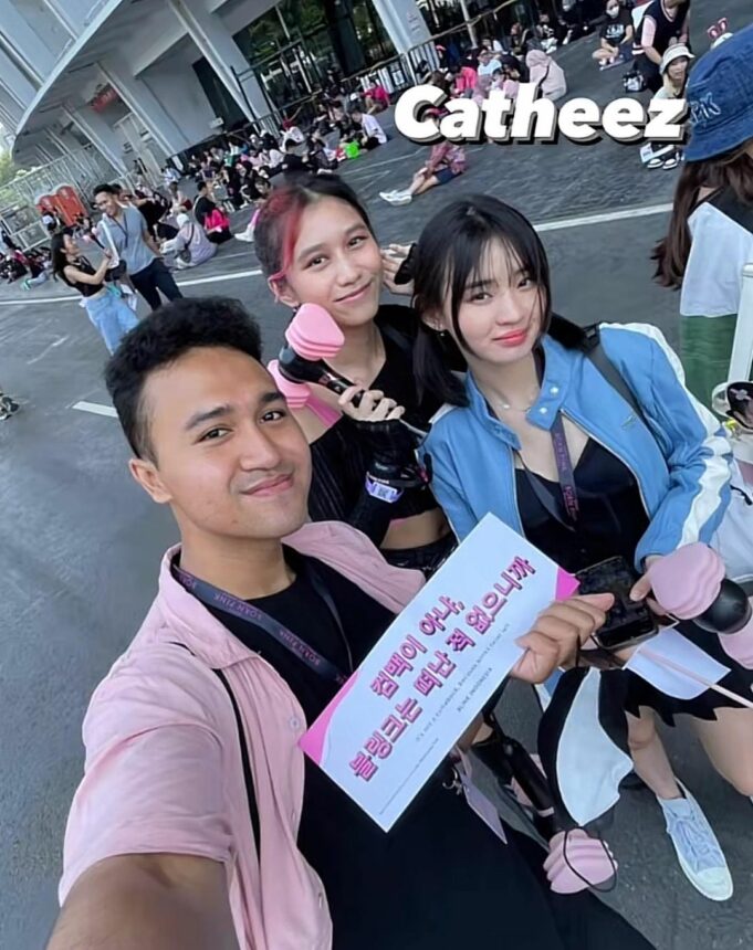 Cekricek.id, Berita Artis dan Berita Seleb - Belum lama ini ada sebuah pengakuan lucu dari seorang Chateez. Ngaku sebagai ratu tepos kingdom