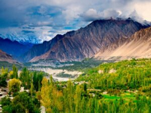Cekricek.id, Objek Wisata - Mungkin banyak yang belum mengenal daerah Lembah Hunza dan Kalash, penghasil wanita cantik walau terpencil