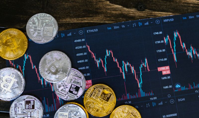 Cekricek.id, Asuransi - Sampai kini masih banyak yang membandingkan antara asuransi vs investasi. Mana yang paling menguntungkan?