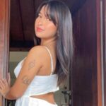 Cekricek.id, Berita Artis dan Berita Seleb - Artis cantik Jennifer Coppen kini memamerkan sebuah foto seadanya saat hanya berdiri di depan pintu.