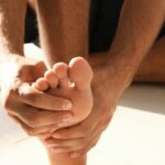 Cekricek.id, Kesehatan - Ternyata jika anda sering mengalami sakit dengkul dan kaki tidak perlu meminum obat, apa yang perlu dilakukan?