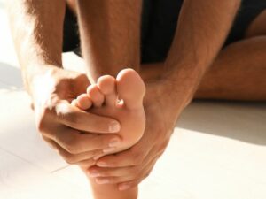 Cekricek.id, Kesehatan - Ternyata jika anda sering mengalami sakit dengkul dan kaki tidak perlu meminum obat, apa yang perlu dilakukan?
