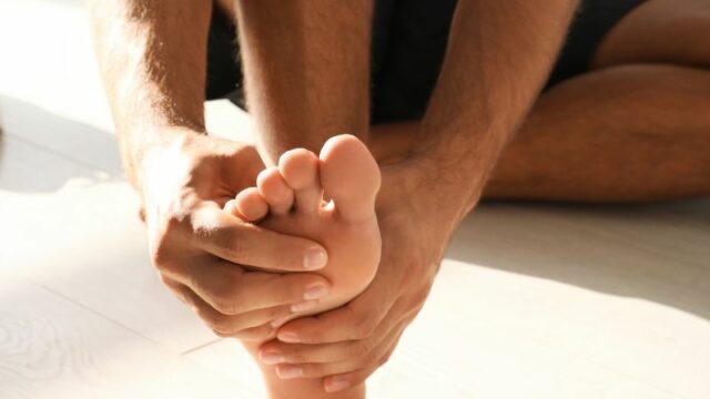 Cekricek.id, Kesehatan - Ternyata jika anda sering mengalami sakit dengkul dan kaki tidak perlu meminum obat, apa yang perlu dilakukan?