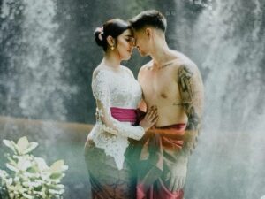 Cekricek.id, Berita Artis dan Berita Seleb - Belakangan ini sosok Millen Cyrus semakin berani pamer kemesraan dengan kekasih blasterannya