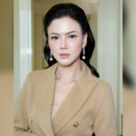 Cekricek.id, Berita Artis dan Berita Seleb - Tampilan yang lebih formal dari seorang Nita Gunawan rupanya mampu mengalihkan dunia
