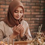 Inilah tiga larangan yang sebaiknya Kamu hindari saat berpuasa karena dapat membatalkan puasa dan puasa akan menjadi sia-sia.