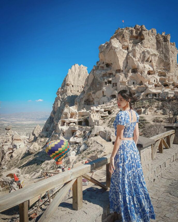 Cekricek.id, Berita Artis dan Berita Seleb - Belum lama ini Anya Geraldine mengunggah foto cantiknya di Cappadocia, dijuluki perebut mimpi