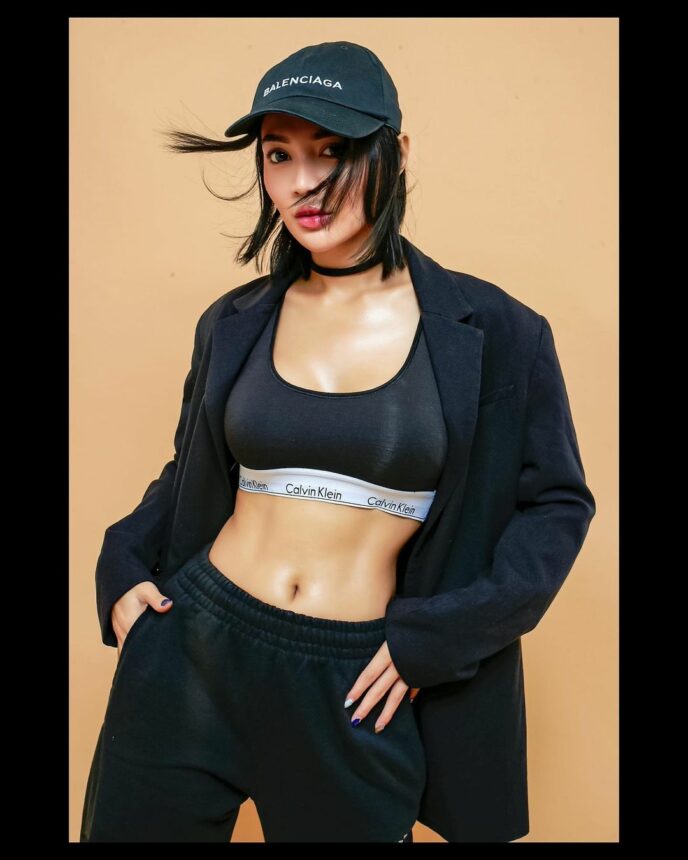 Cekricek.id, Berita Artis dan Berita Seleb - Penampilan sporty ala Wika Salim rupanya berhasil membuat netizen terpikat, badas banget