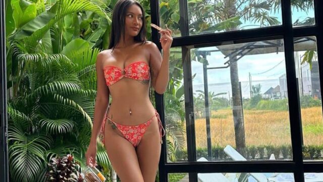 Erika Carlina baru saja mencuri perhatian publik dengan unggahan fotonya yang hanya mengenakan bikini hingga kulit eksotisnya tuai pujian.