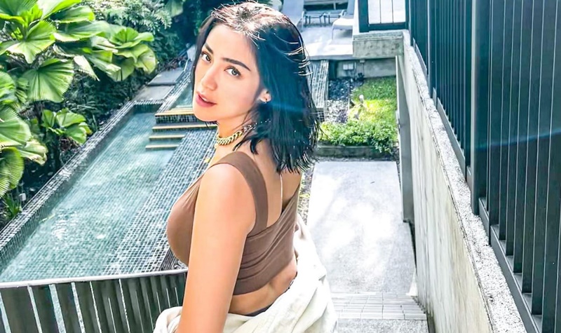 Penampilan wajah baru Jessica Iskandar yang belum lama ini lakukan operasi plastik hebohkan jagat maya karena dinilai malah tambah jelek.