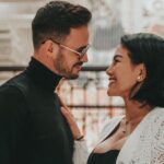 Nikita Mirzani belum lama ini akhirnya dilamar oleh sang kekasih bulenya dengan sebuah cincin yang disematka di jari manis Nikita Mirzani.