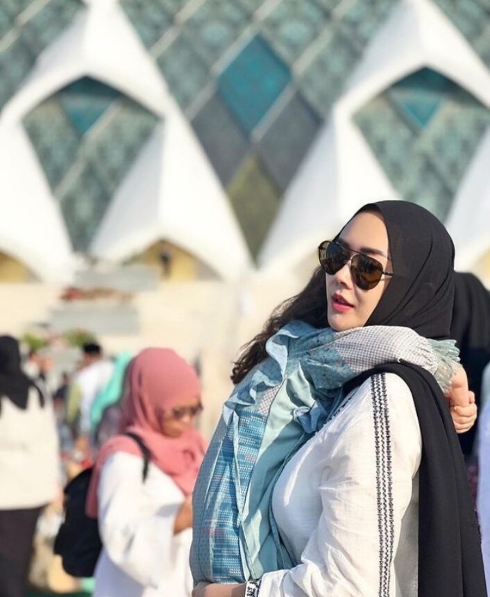 Cekricek.id, Berita Seleb dan Berita Artis - Aura Kasih Ingin Momen Lebaran Ditemani Pasangan, Netizen: Saya Siap